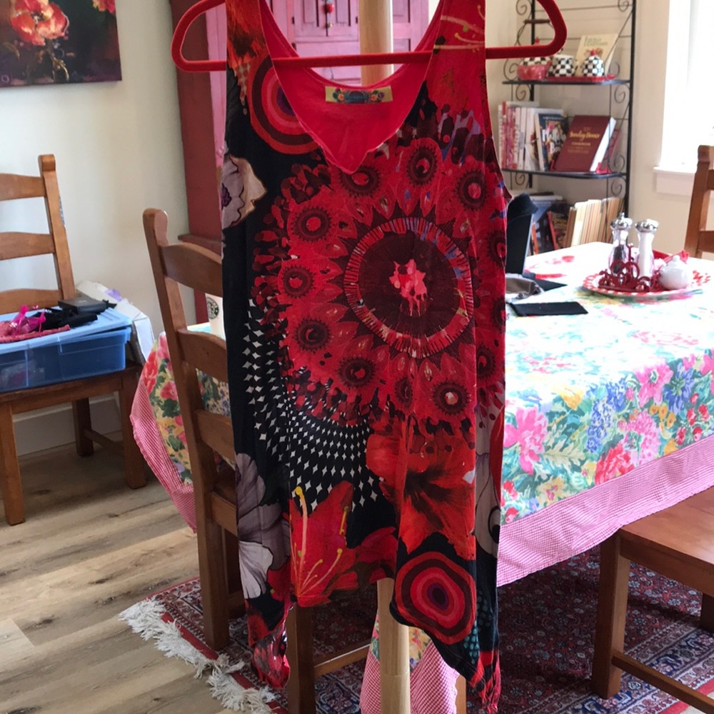 Desiguel tank floral shark bite top